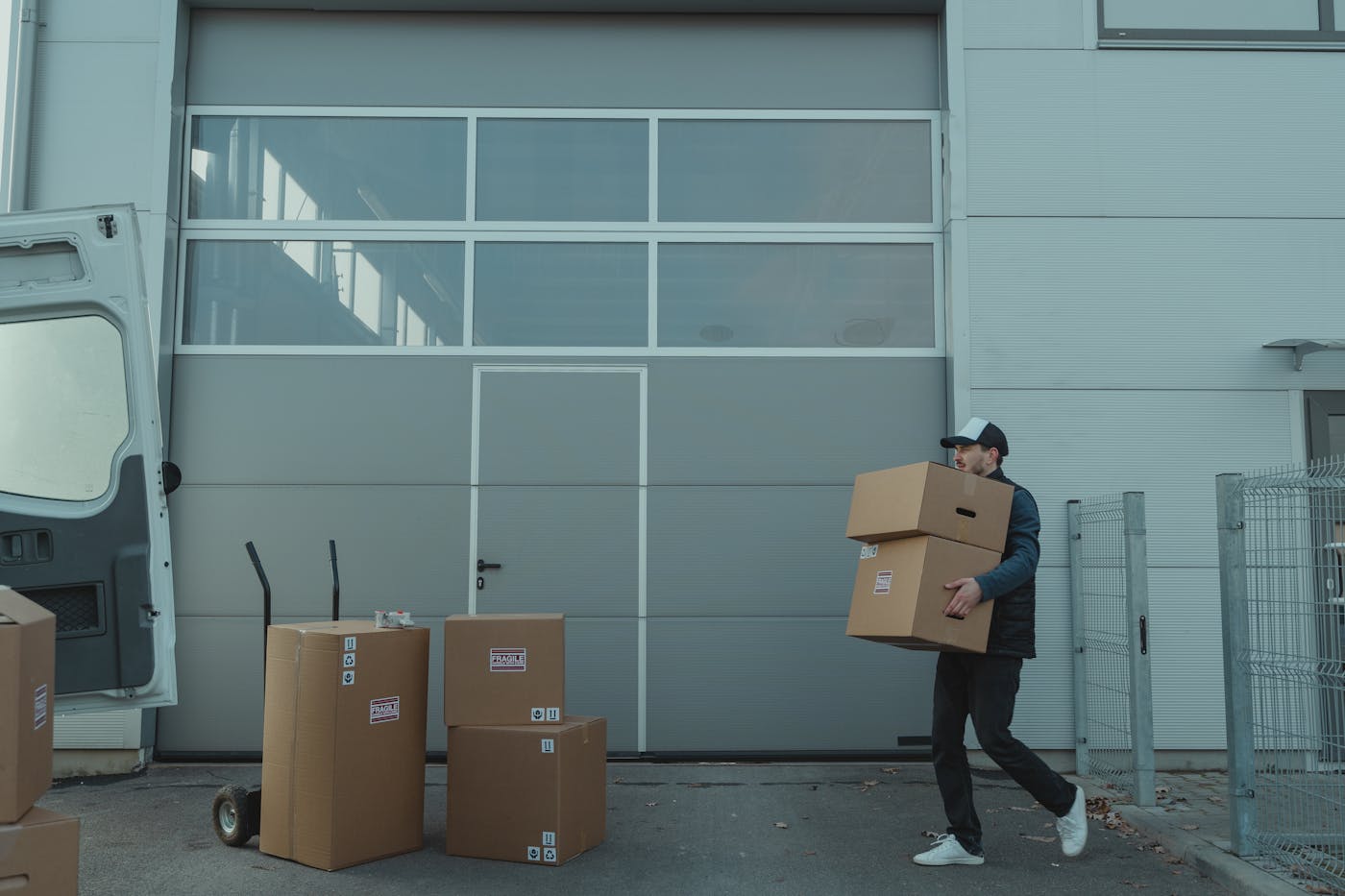 E&E Moving movers at work in Jacksonville
