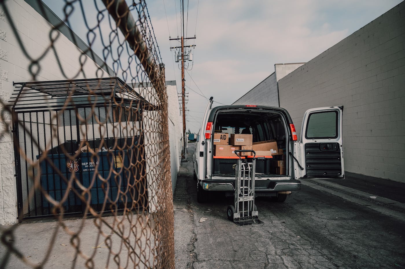E&E Moving movers at work in Jacksonville